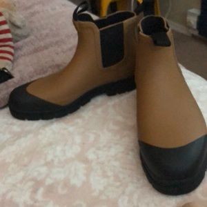 Everlane “the rain boot”